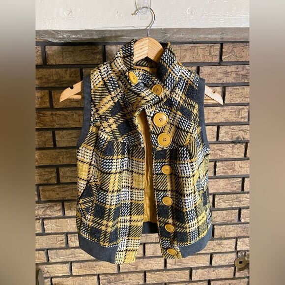 ‎Button up sweater vest - Picture 1 of 5